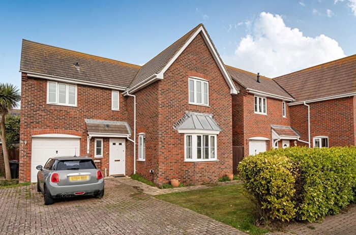 4 Bedroom Detached House For Sale In Mere Close, Bracklesham Bay, PO20