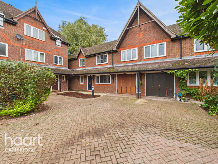 3 Bedroom Semi-Detached House For Sale In Mariners Way, Cambridge, CB4