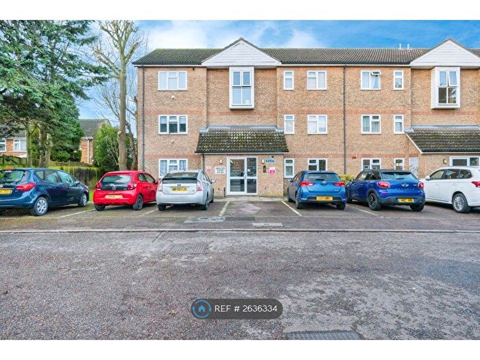 2 Bedroom Flat To Rent In Quilter Close, Luton, LU3