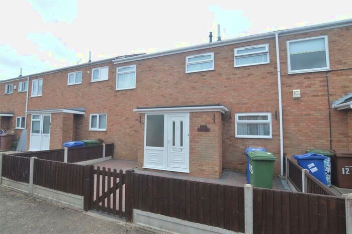 3 Bedroom Terraced House To Rent In Milton Road, Corringham, SS17