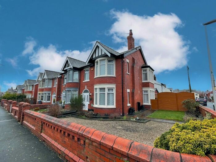 Houses for sale & to rent in FY3 7EF, St Walburgas Road, Layton Blackpool