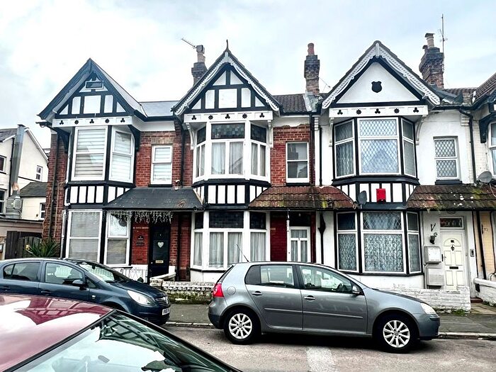 3 Bedroom Terraced House For Sale In Salisbury Road, Bournemouth, Dorset, BH1