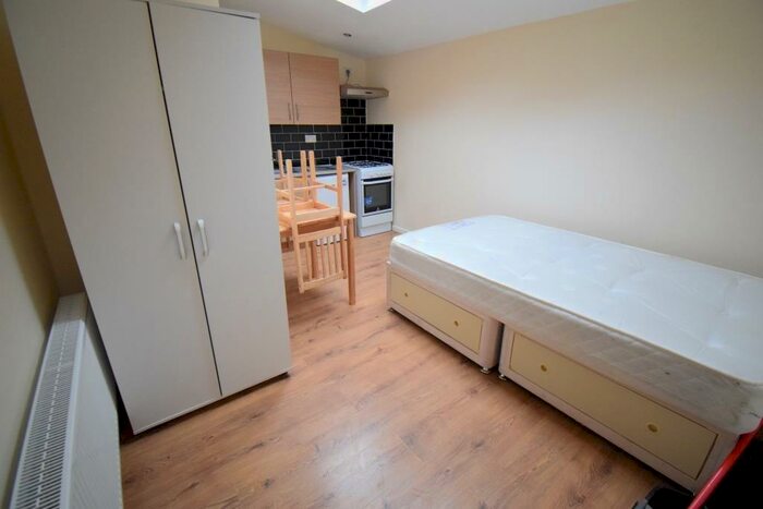 Studio To Rent In Aylmer Road, London, E11