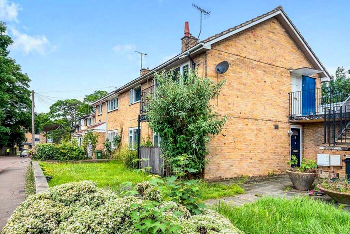 2 Bedroom Flat To Rent In Eastwick Row, Hemel Hempstead, Hertfordshire, HP2