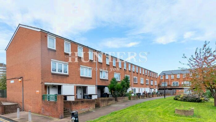 4 Bedroom Town House To Rent In Templeton Close, London, N16