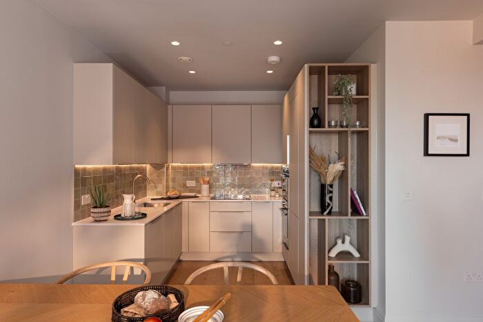 2 Bedroom Flat For Sale In London, W6