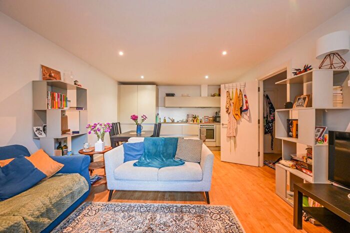 1 Bedroom Flat For Sale In Hereford Road, Bow, London, E3