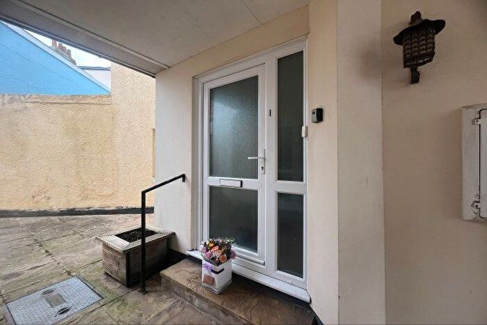 2 Bedroom Property To Rent In King Street, Dawlish, EX7