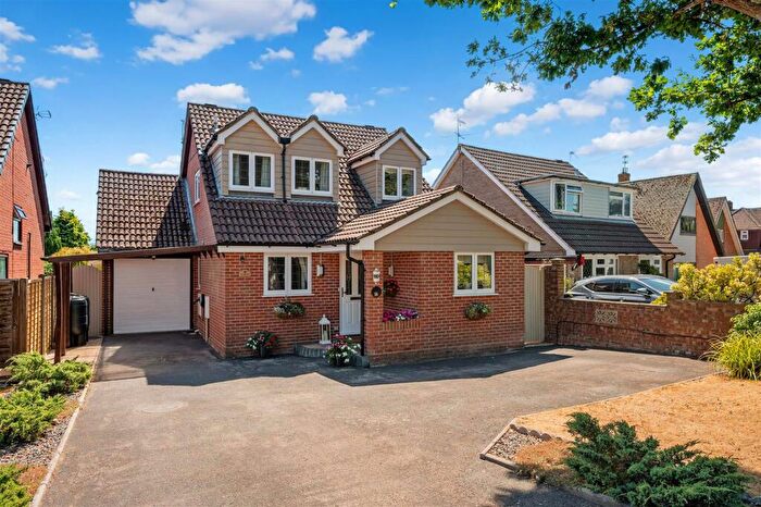 4 Bedroom Detached House For Sale In Oaklands Grove, Cowplain, PO8