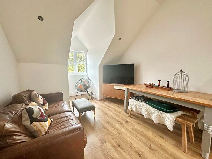 3 Bedroom Apartment To Rent In London Road, Aston Clinton, Aylesbury, HP22