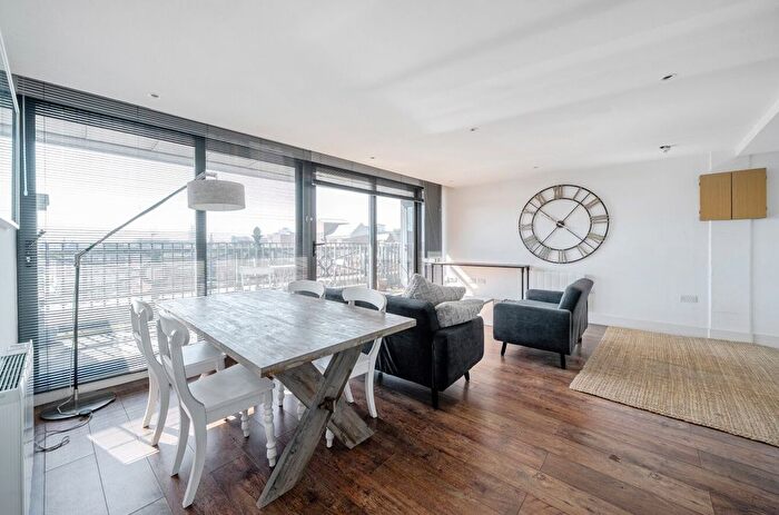 2 Bedroom Flat To Rent In Crispin Lofts, New York Road, Leeds, West Yorkshire, LS2