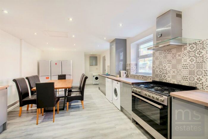 8 Bedroom Semi-Detached House To Rent In Gregory Avenue, Lenton, Lenton, Nottingham, NG7