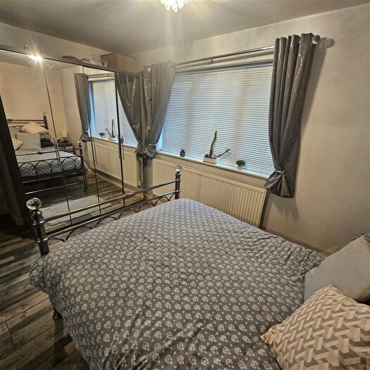 3 Bedroom Semi-Detached House For Sale In Whitewater Road, Ollerton, Newark, NG22