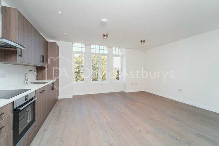 2 Bedroom Flat To Rent In Frobisher Road, Turnpike Lane, London, N8