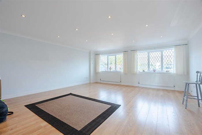 4 Bedroom Detached House For Sale In Southfield Close, Ulceby, DN39