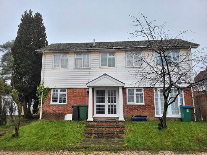 2 Bedroom Detached House To Rent In Heath Road, Bushey, WD19