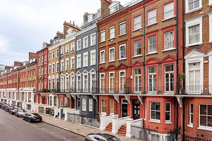 1 Bedroom Flat For Sale In Roland Gardens, South Kensington, SW7