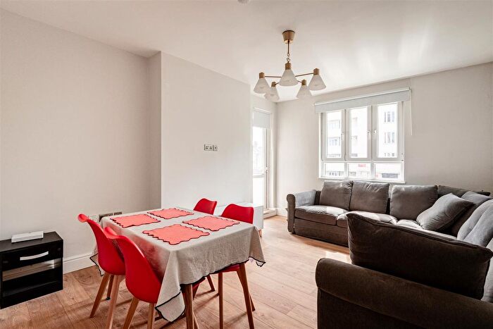 4 Bedroom Flat To Rent In Queen Caroline Street, London, W6