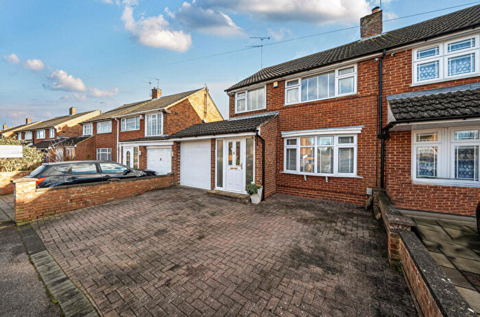 4 Bedroom Semi-Detached House For Sale In Buckwood Avenue, Dunstable, Bedfordshire, LU5