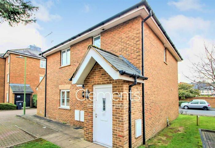 2 Bedroom Maisonette To Rent In Fourdrinier Way, Hemel Hempstead HP3