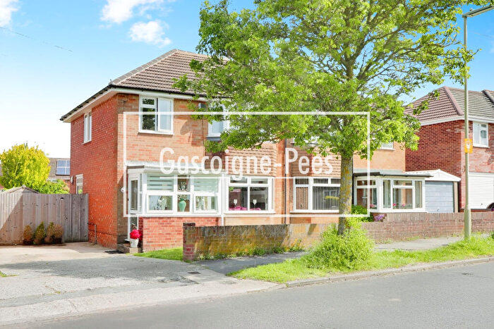 3 Bedroom Semi-Detached House To Rent In Basingstoke, RG21