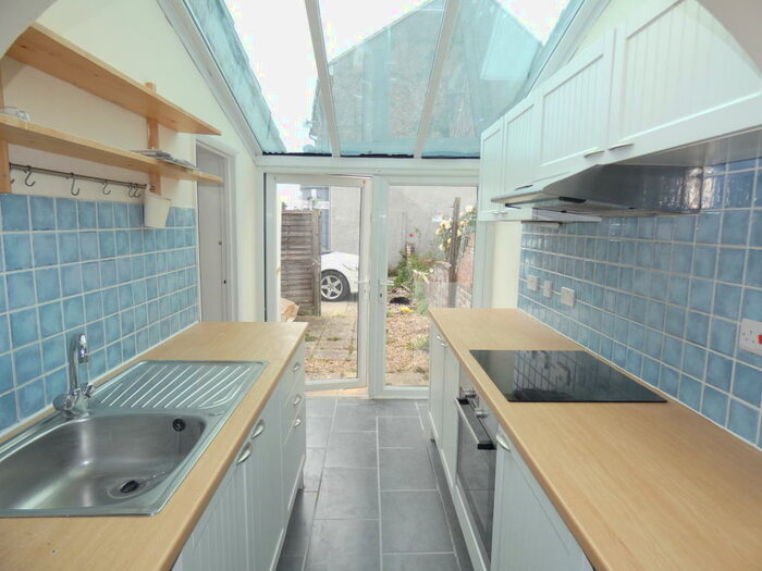 2 Bedroom Terraced House To Rent In Queens Road, Portsmouth, PO2