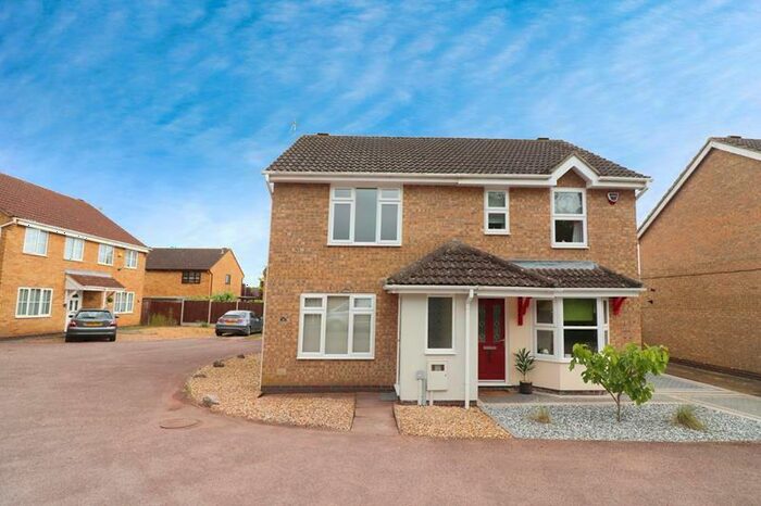 2 Bedroom Semi-Detached House To Rent In Glamis Close, Rushden, NN10