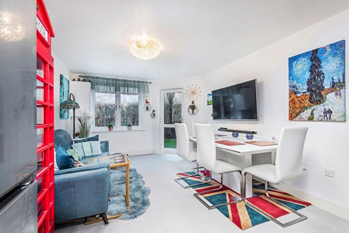 3 Bedroom Flat To Rent In Malvern Road, Kilburn Park, NW6