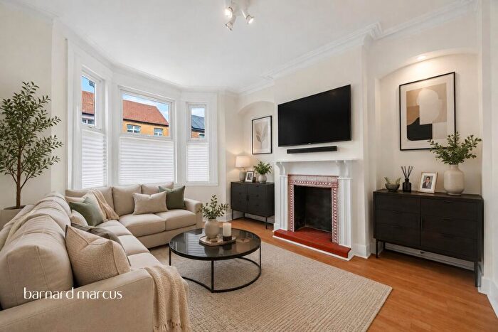 3 Bedroom Semi Detached House For Sale In Davidson Road, Croydon, CR0