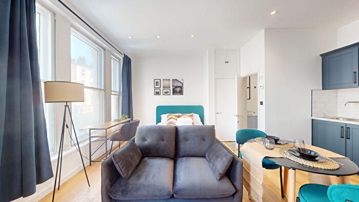 Studio To Rent In London, SW5