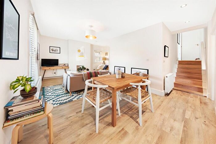 2 Bedroom Flat To Rent In Bedford Hill, Balham, London, SW12