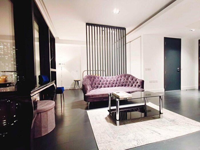 Flat To Rent In Marsh Wall, Canary Wharf, E14