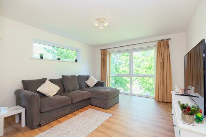 2 Bedroom Apartment To Rent In Boundary Close, Woodstock, OX20