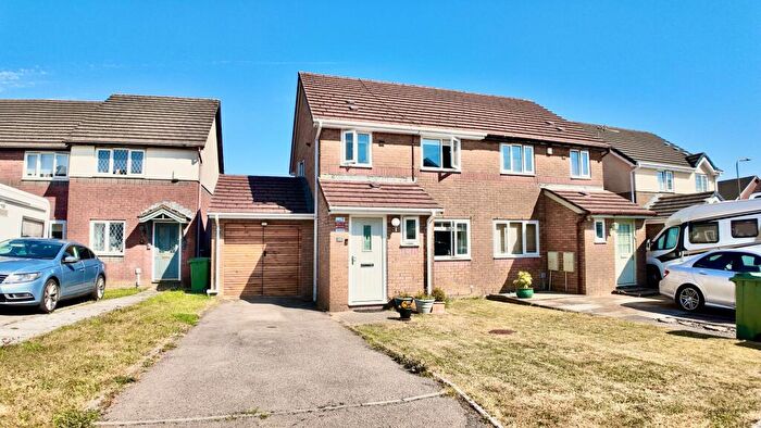 3 Bedroom Semi-Detached House For Sale In Linden Lea Drive, Blackwood, NP12
