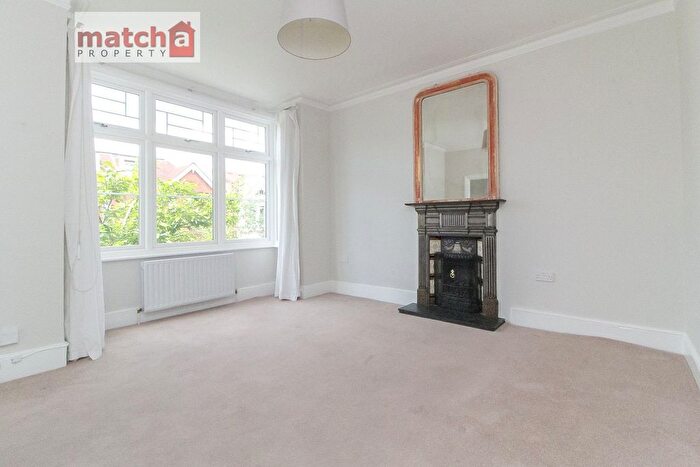 2 Bedroom Flat For Sale In Rusthall Avenue, Chiswick, W4