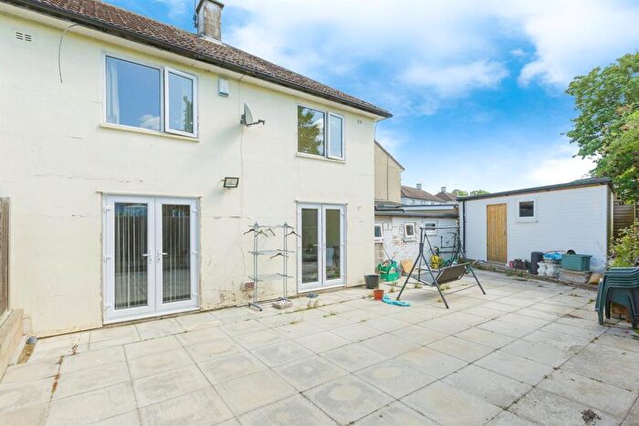 4 Bedroom Semi-Detached House For Sale In Armadale Drive, Leicester, LE5