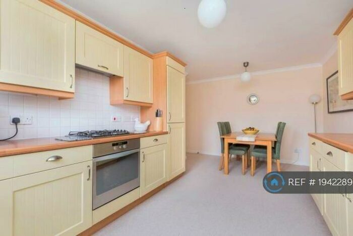 3 Bedroom Flat To Rent In West Savile Gardens, Edinburgh, EH9