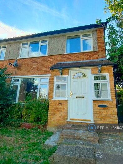 3 Bedroom Semi-Detached House To Rent In Telford Way, High Wycombe, HP13