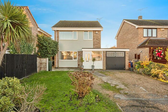 3 Bedroom Detached House For Sale In Darfield Close, Rossington, Doncaster, DN11