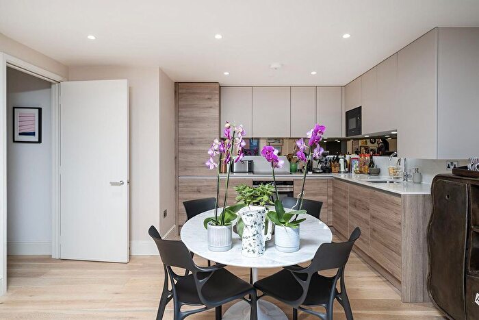 2 Bedroom Flat For Sale In Hermes Street, London, N1