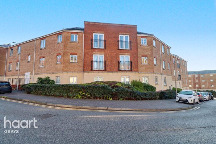 2 Bedroom Flat For Sale In Windermere Avenue, Purfleet, RM19