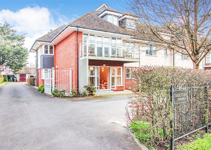2 Bedroom Apartment For Sale In Halyard House, Avenue Road, Lymington, Hampshire, SO41