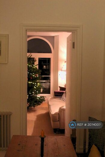 1 Bedroom Flat To Rent In St. Marys Road, East Molesey, KT8