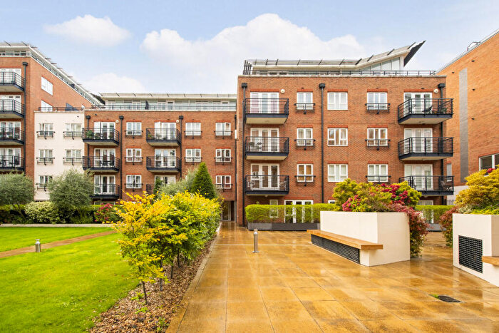 1 Bedroom Flat To Rent In Falmouth House, Royal Quarter, KT2