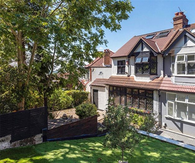 4 Bedroom End Of Terrace House For Sale In Annsworthy Crescent, London, SE25