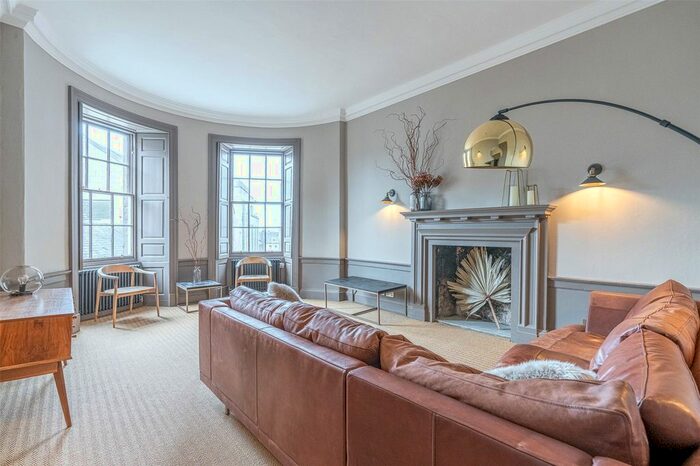 3 Bedroom Flat To Rent In St. James Square, Edinburgh, EH1