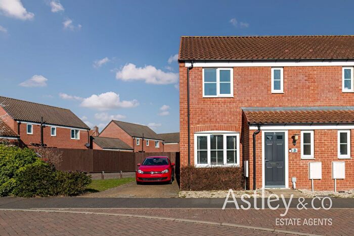 3 Bedroom Semi Detached House For Sale In Avocet Rise, Sprowston, Norwich, NR7