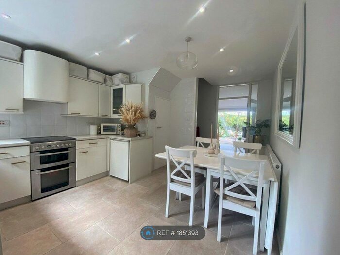 2 Bedroom Terraced House To Rent In Westbourne Road, London, N7