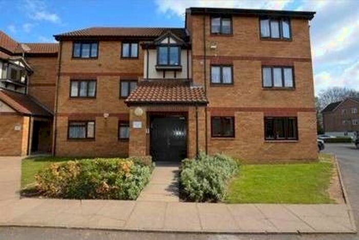 2 Bedroom Flat To Rent In Flat, Wren Court, Swan Drive, London NW9