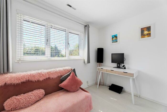 2 Bedroom Terraced House For Sale In Alders Close, Wanstead, E11
